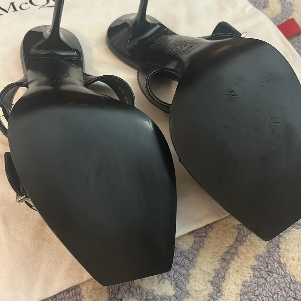 Alexander McQueen Women's Heeled Buckle Black Sandals Size 40 (Msrp $1,090) - Picture 10 of 14